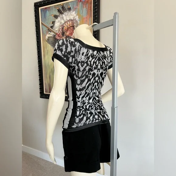 bebe Black & White Knit Patterned Top – Size M (Fits XS–S) - Picture 7 of 9